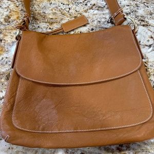 LOOK! PRICE DROP!!🌸🌸TALBOTS🌸🌸 TAN LEATHER Expandable bag - EUC!